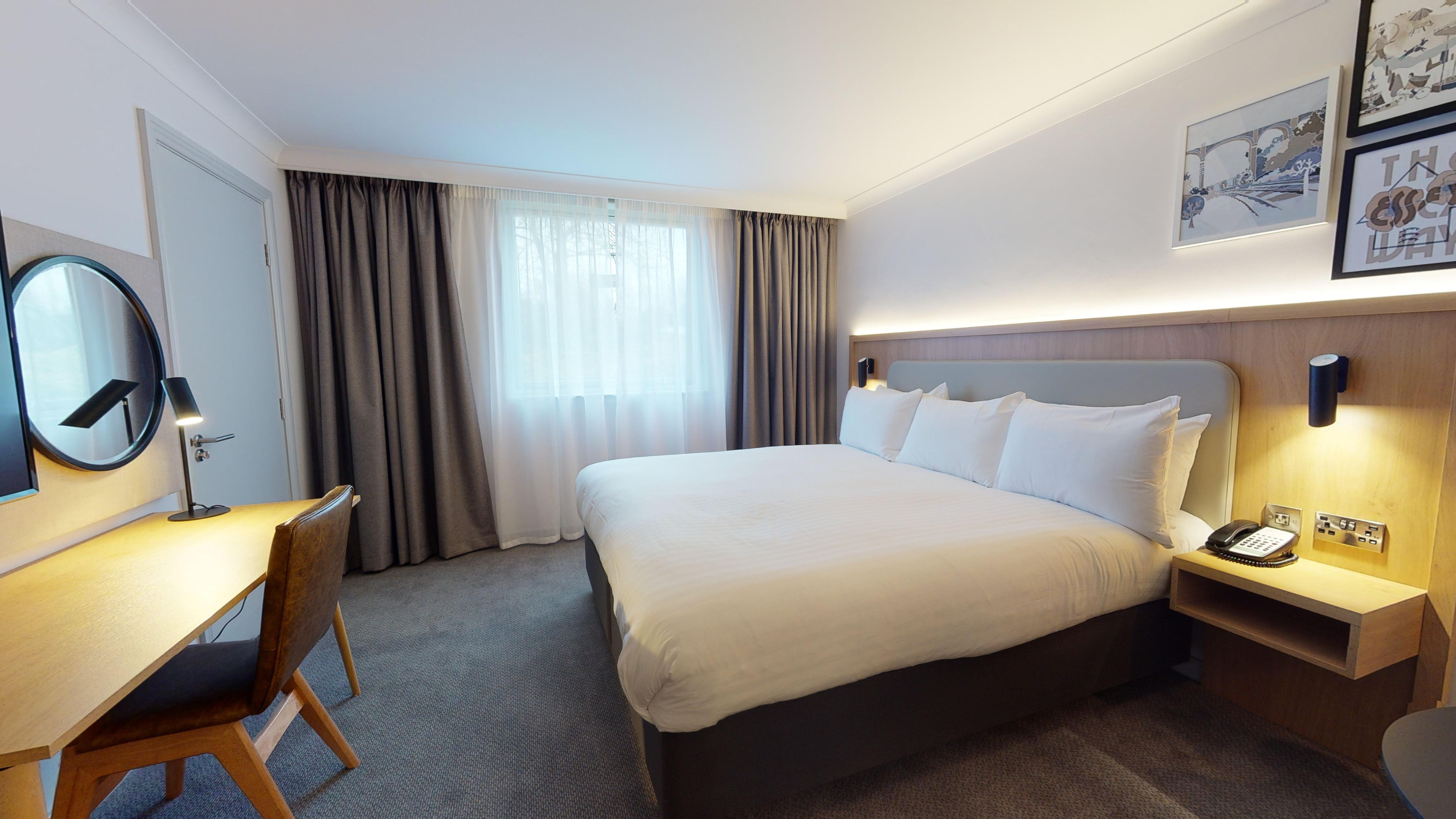 Holiday Inn Brentwood By Ihg Екстериор снимка