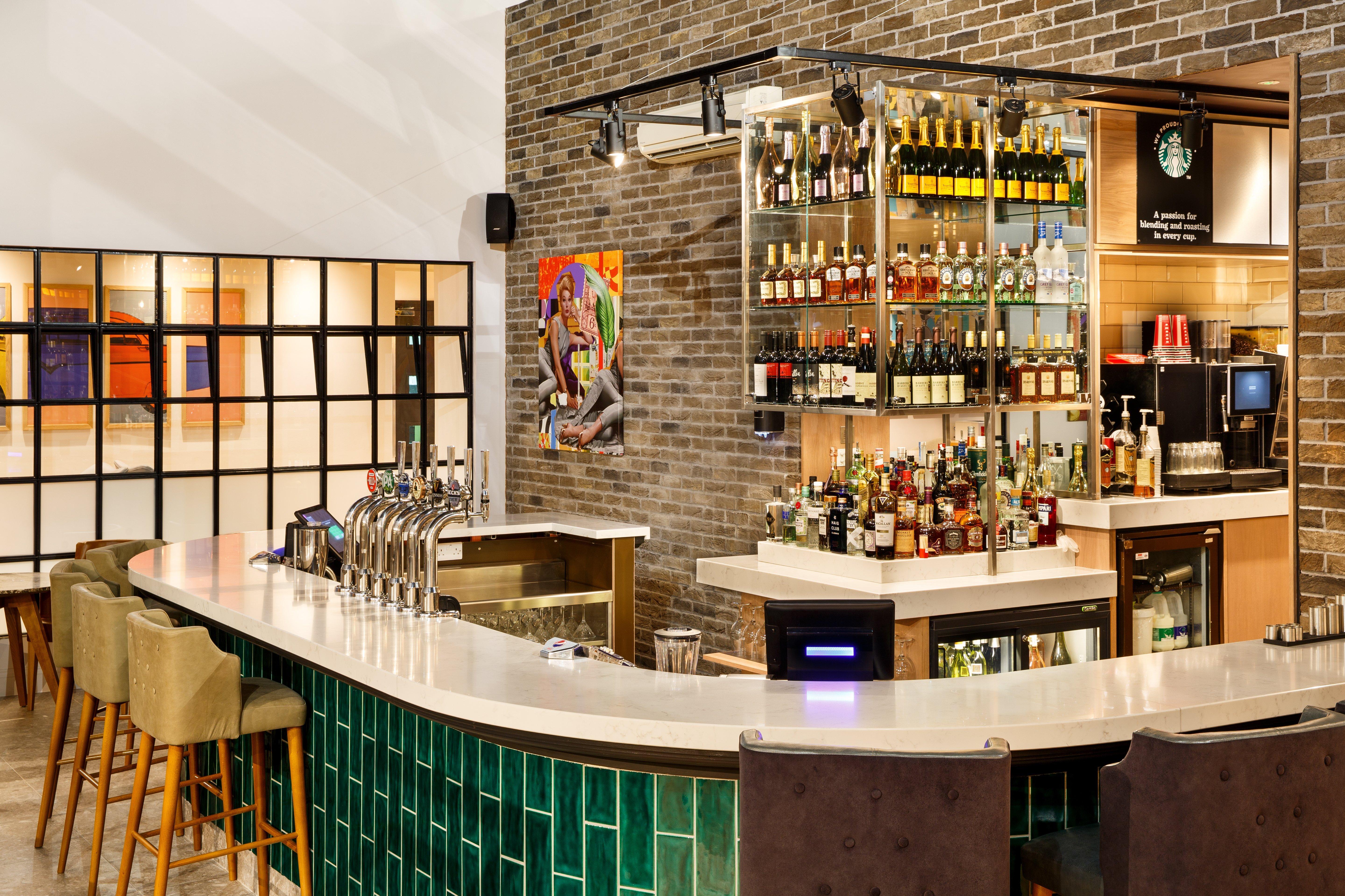 Holiday Inn Brentwood By Ihg Екстериор снимка