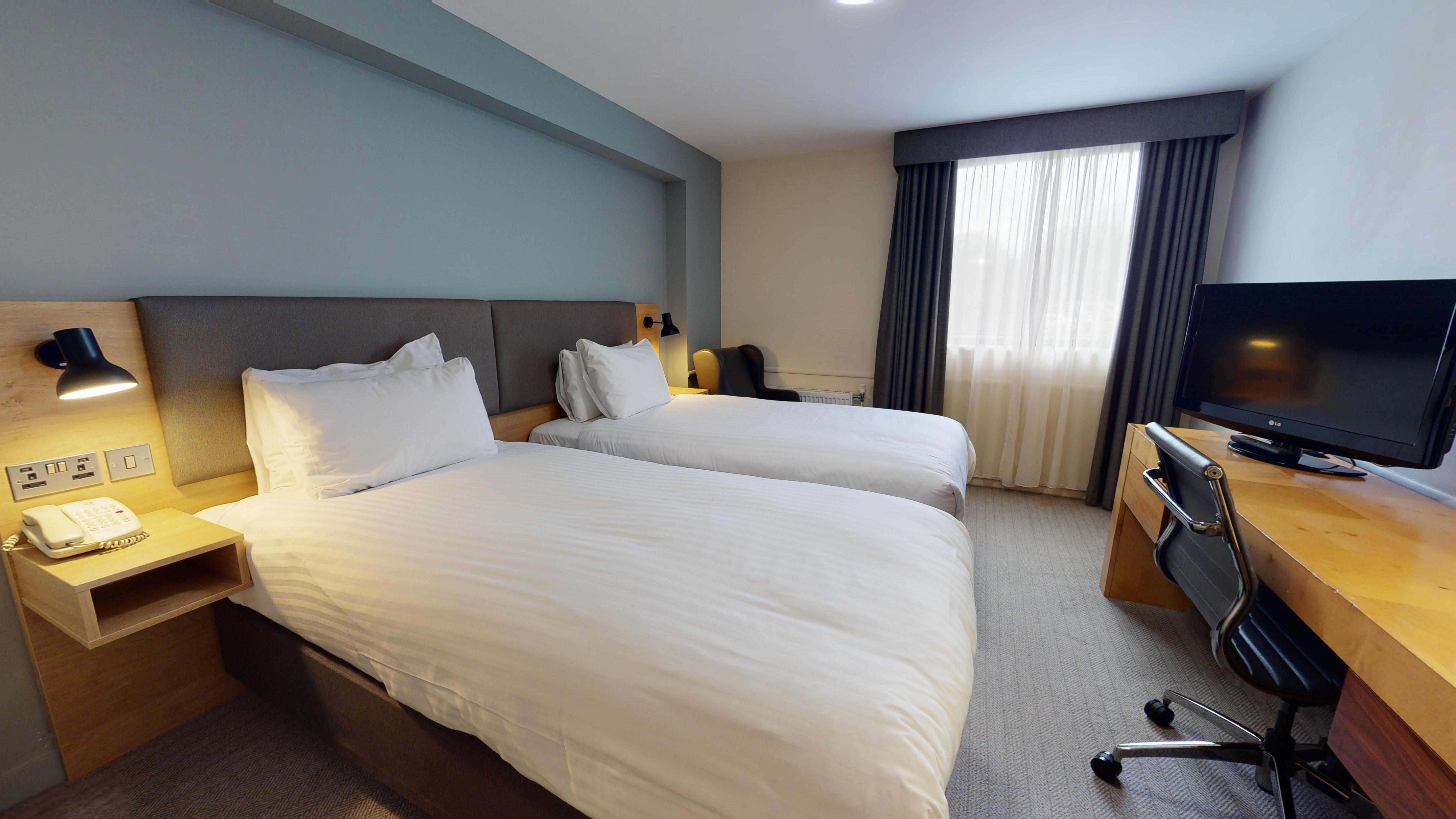 Holiday Inn Brentwood By Ihg Екстериор снимка