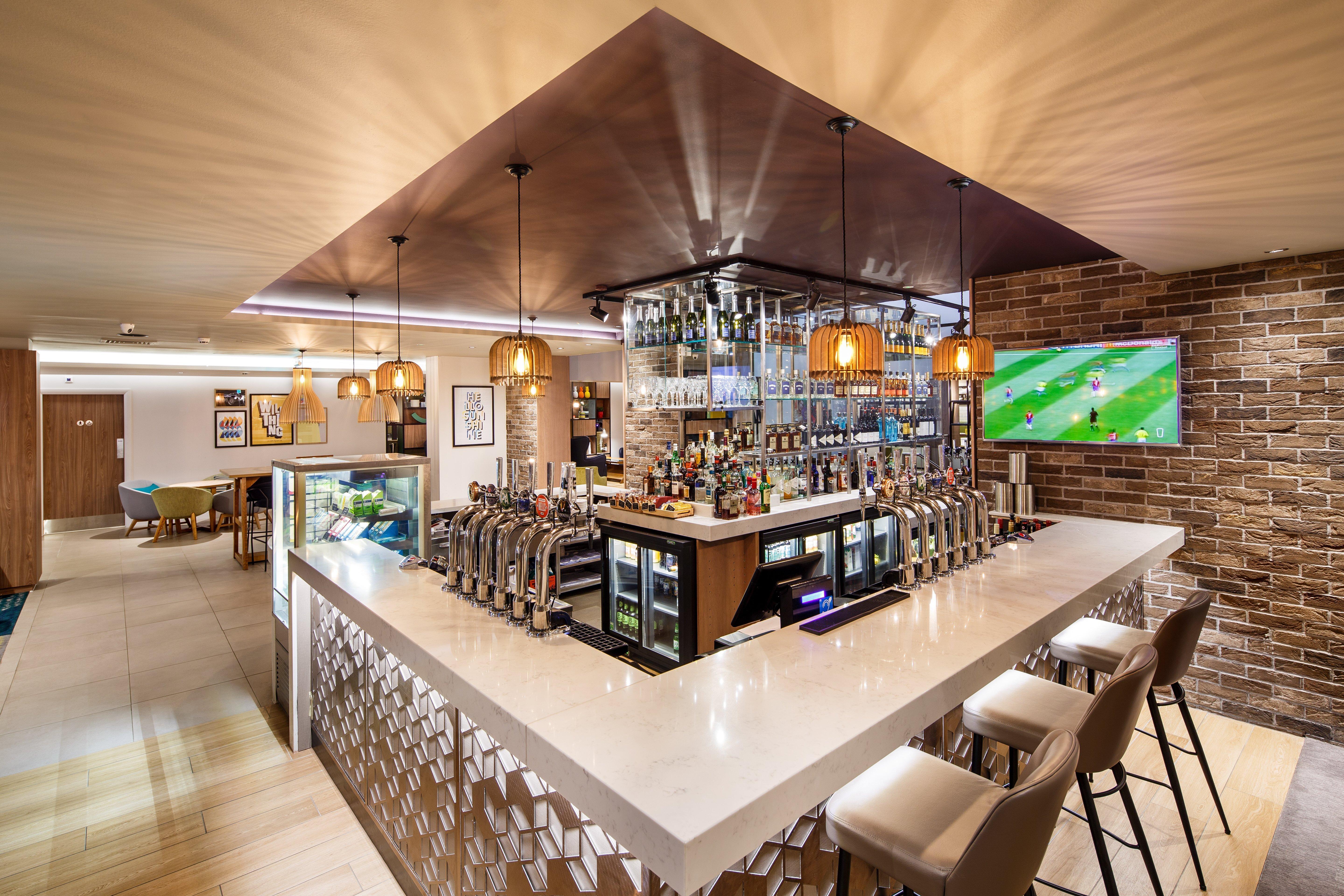 Holiday Inn Brentwood By Ihg Екстериор снимка
