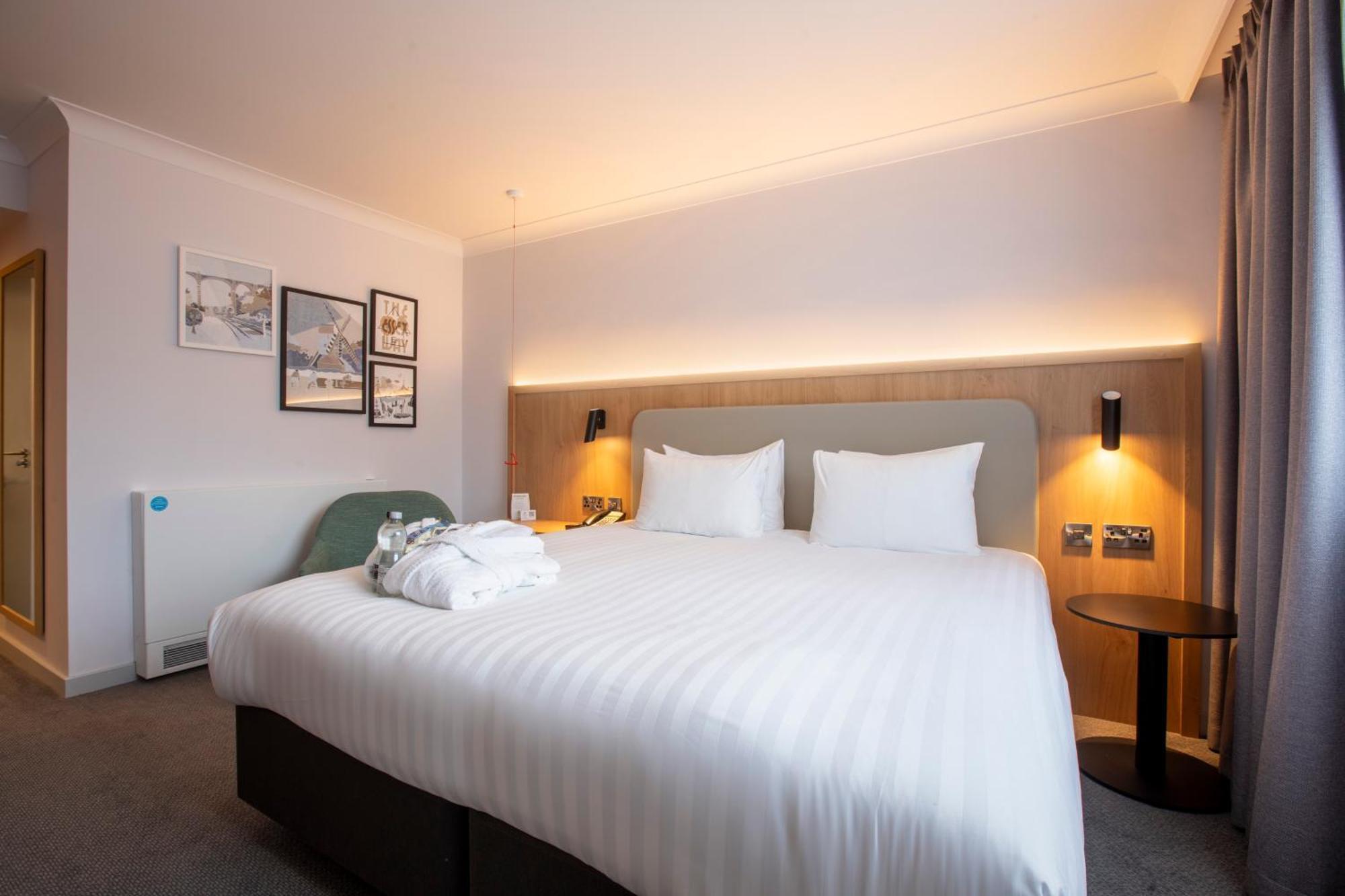 Holiday Inn Brentwood By Ihg Екстериор снимка