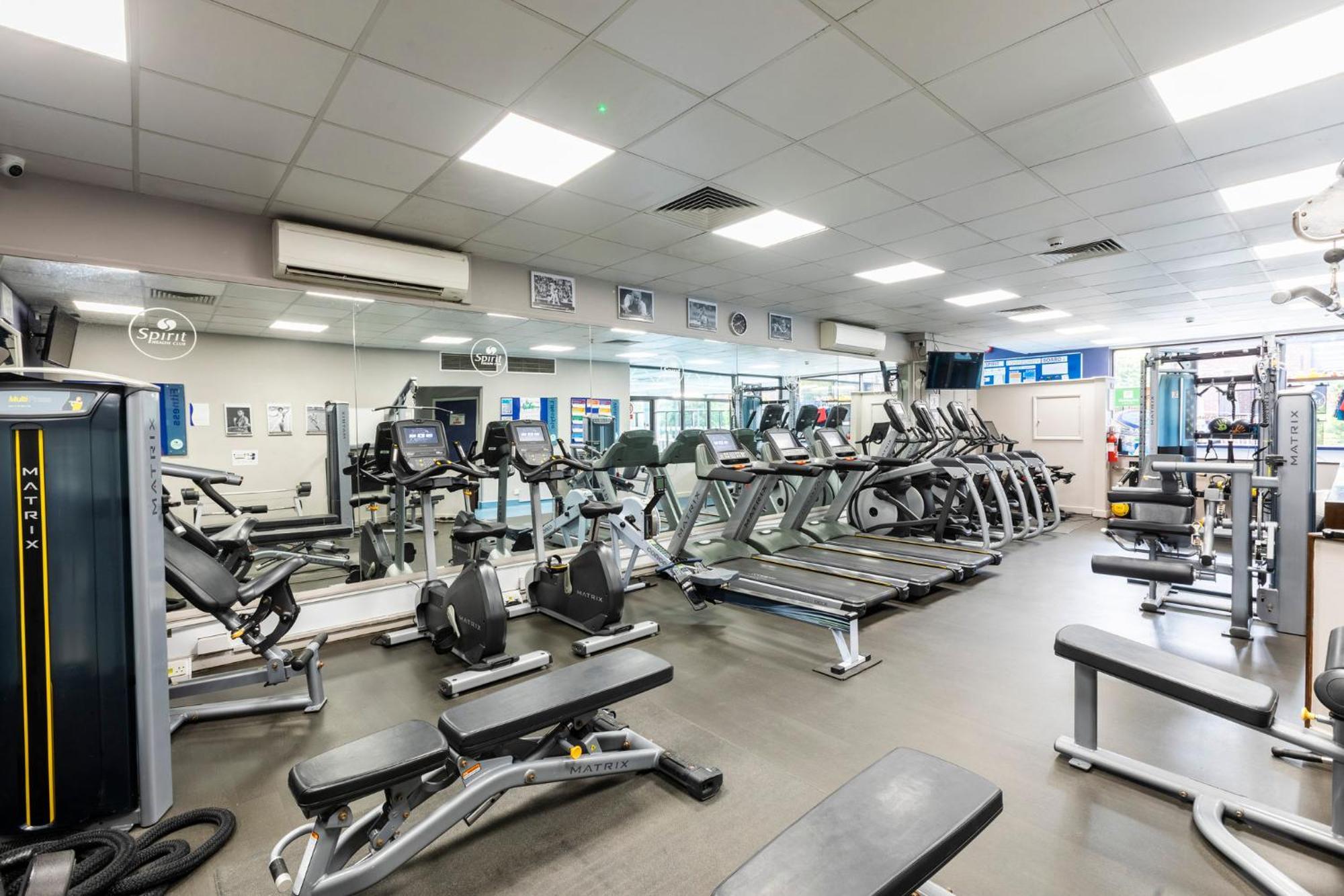 Holiday Inn Brentwood By Ihg Екстериор снимка