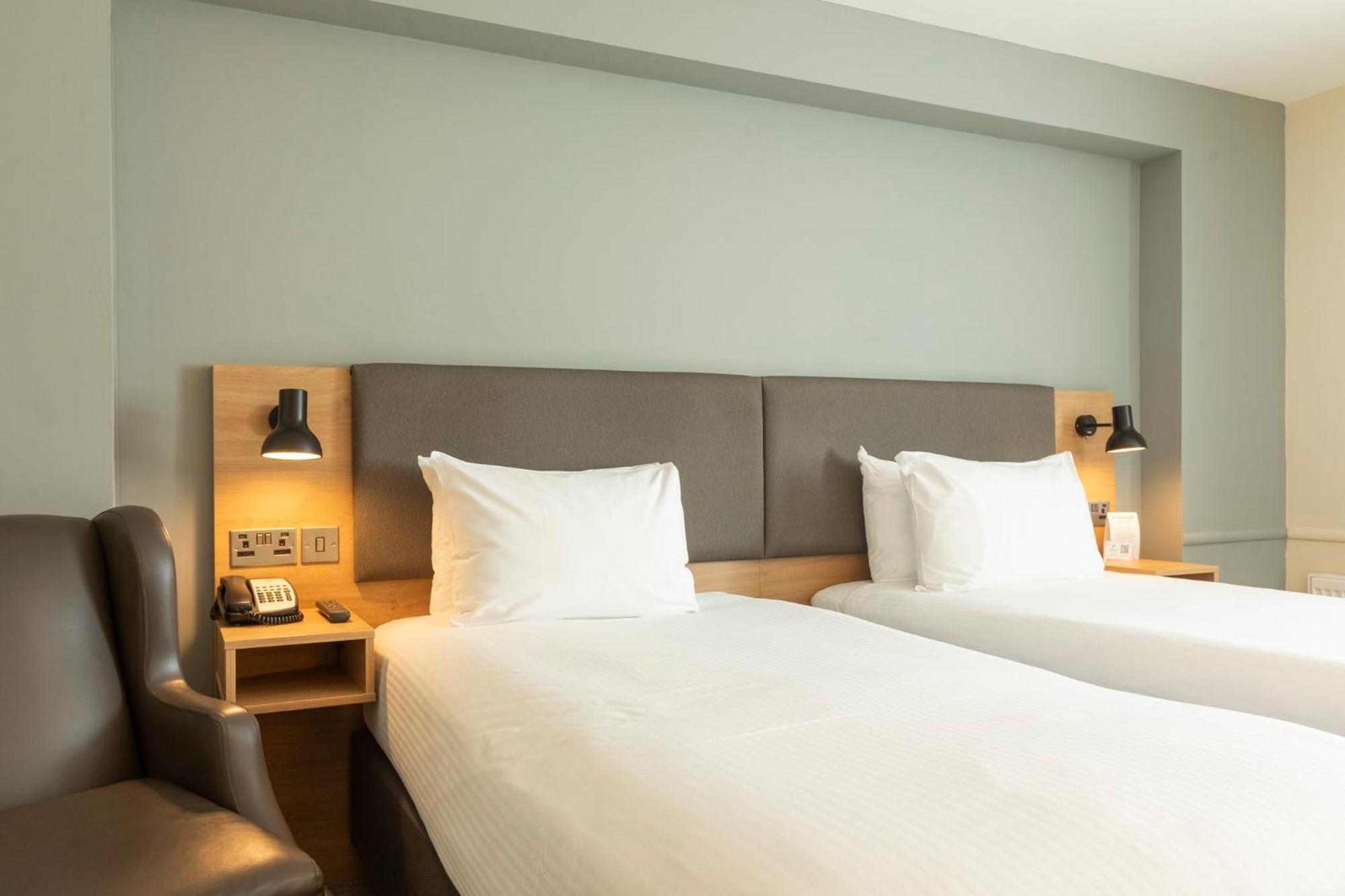 Holiday Inn Brentwood By Ihg Екстериор снимка