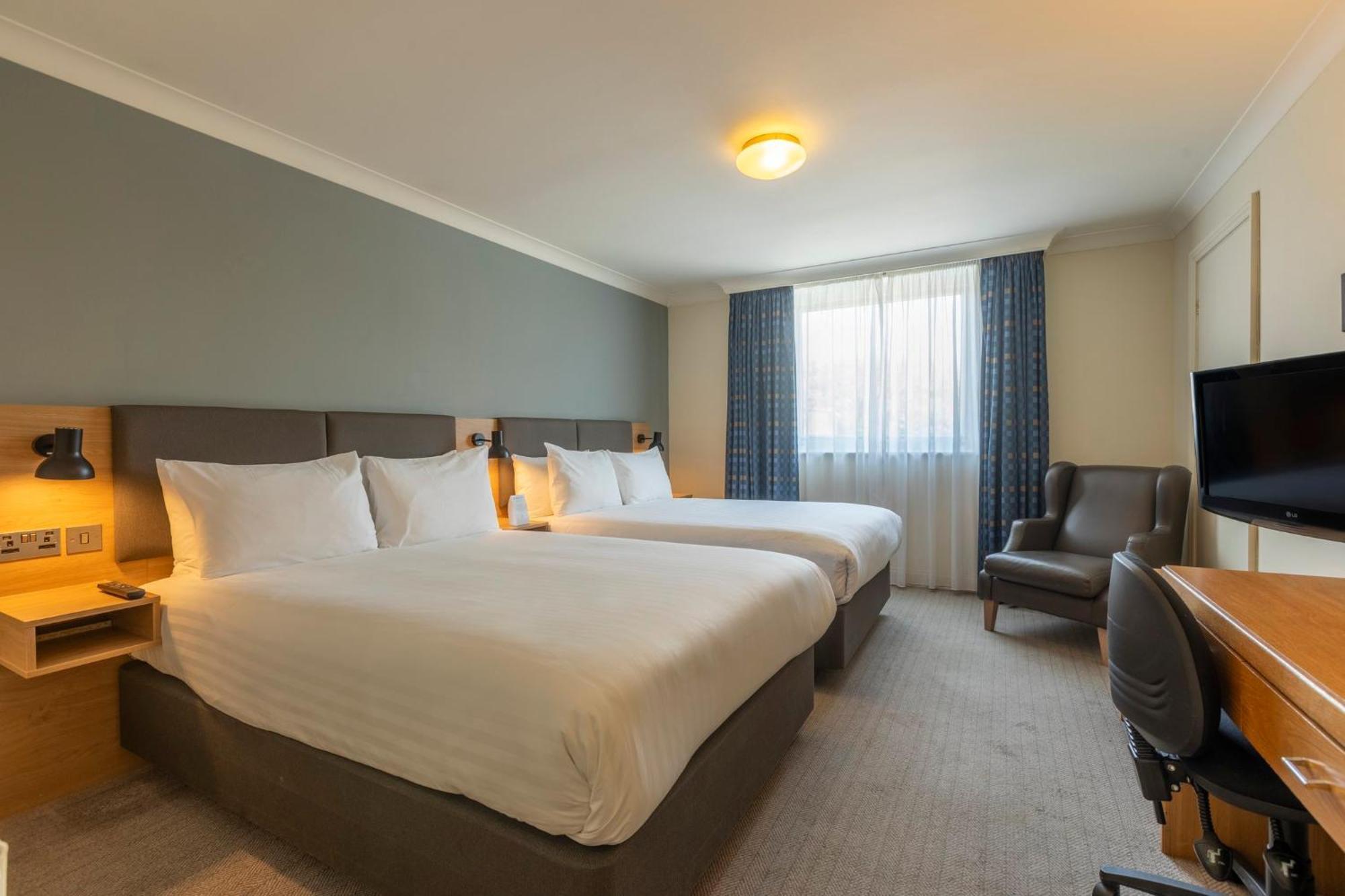 Holiday Inn Brentwood By Ihg Екстериор снимка