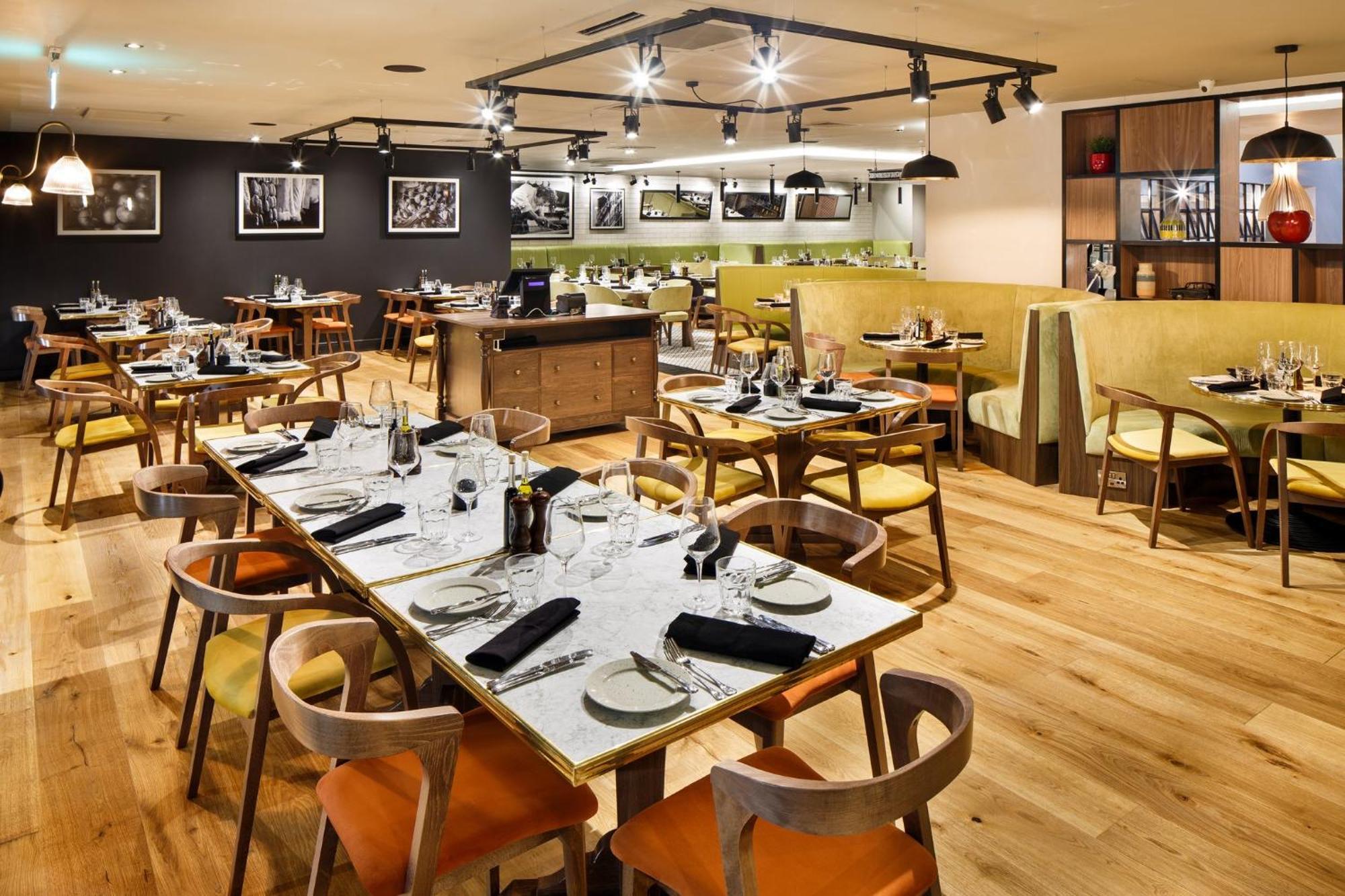 Holiday Inn Brentwood By Ihg Екстериор снимка