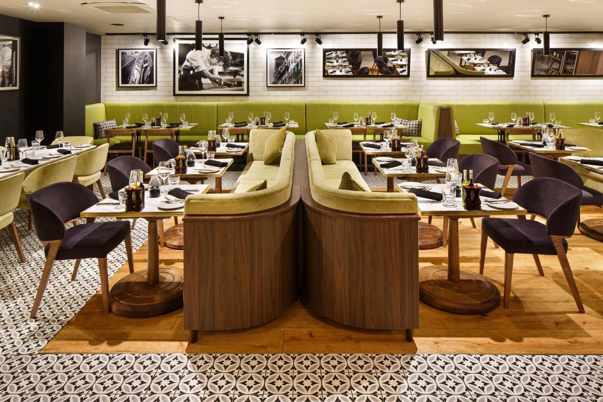 Holiday Inn Brentwood By Ihg Екстериор снимка