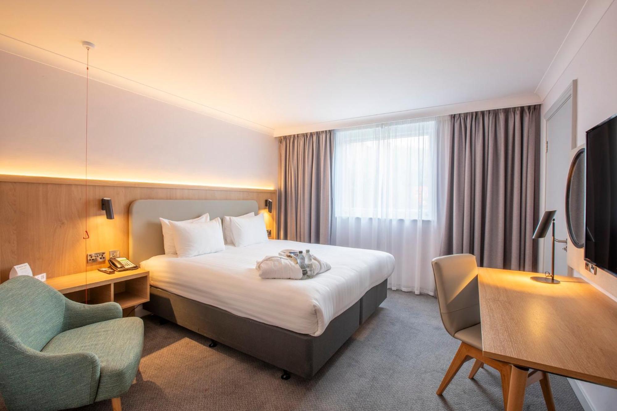 Holiday Inn Brentwood By Ihg Екстериор снимка