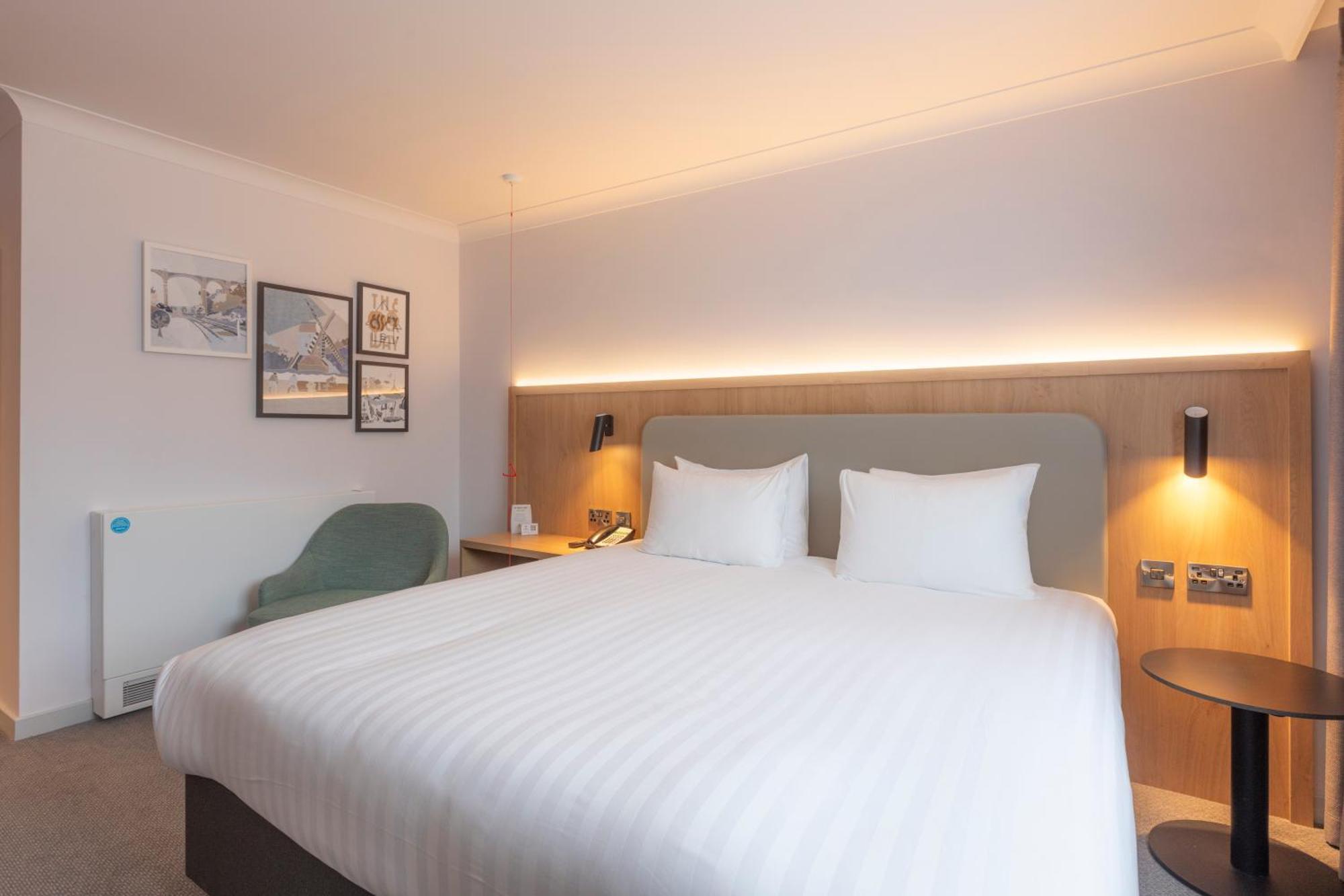 Holiday Inn Brentwood By Ihg Екстериор снимка