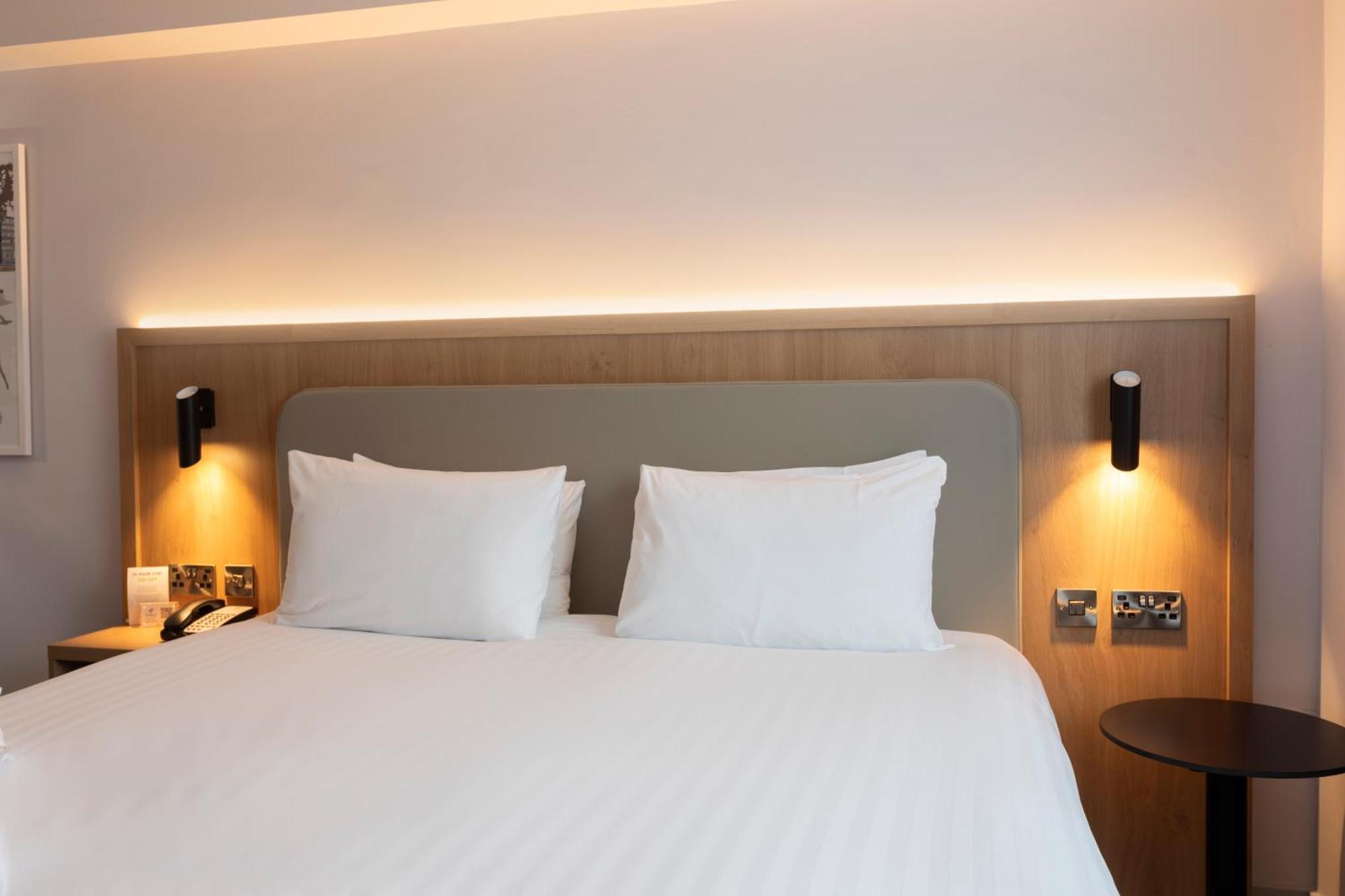 Holiday Inn Brentwood By Ihg Екстериор снимка