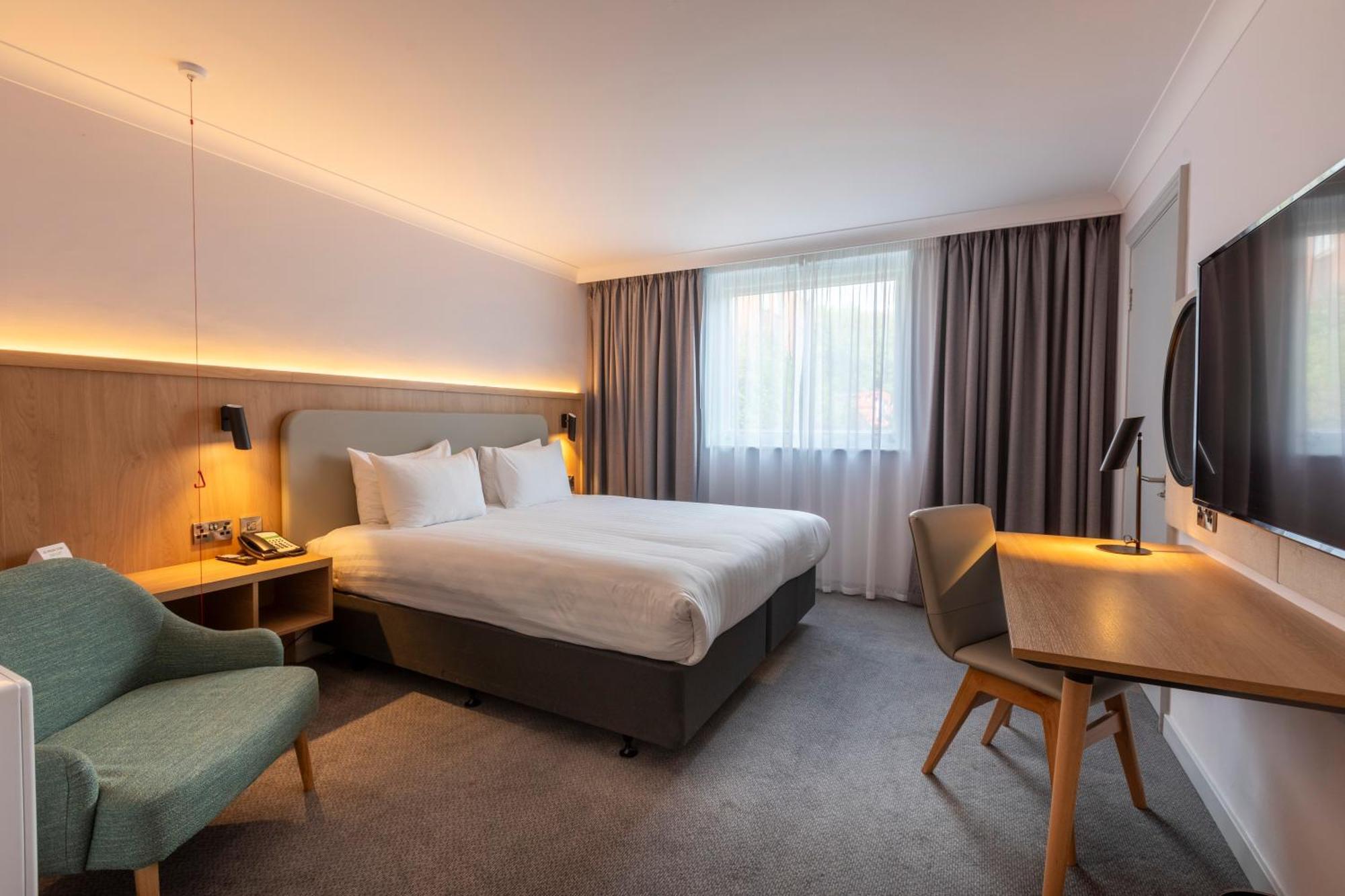 Holiday Inn Brentwood By Ihg Екстериор снимка