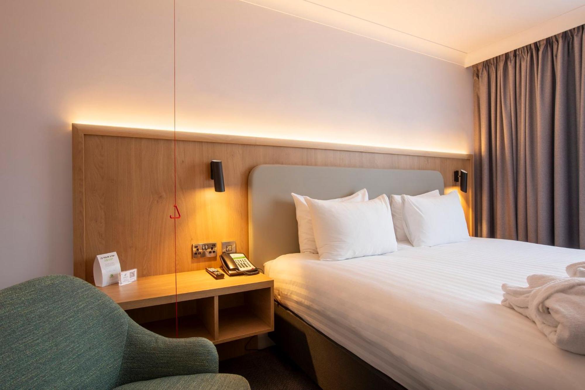 Holiday Inn Brentwood By Ihg Екстериор снимка