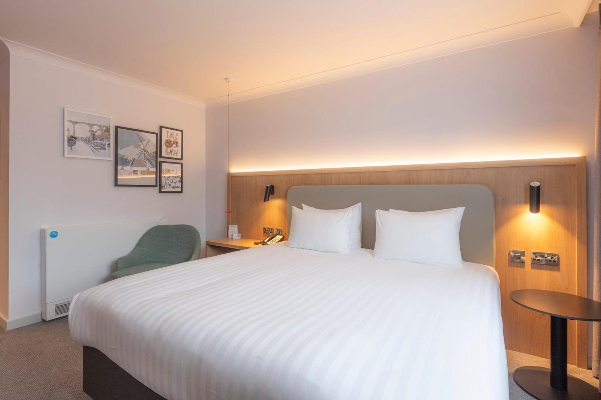 Holiday Inn Brentwood By Ihg Екстериор снимка