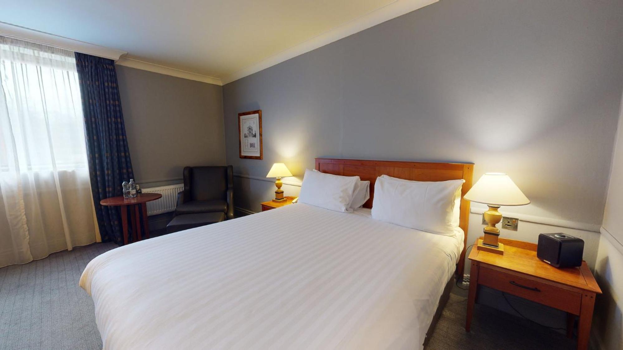 Holiday Inn Brentwood By Ihg Екстериор снимка