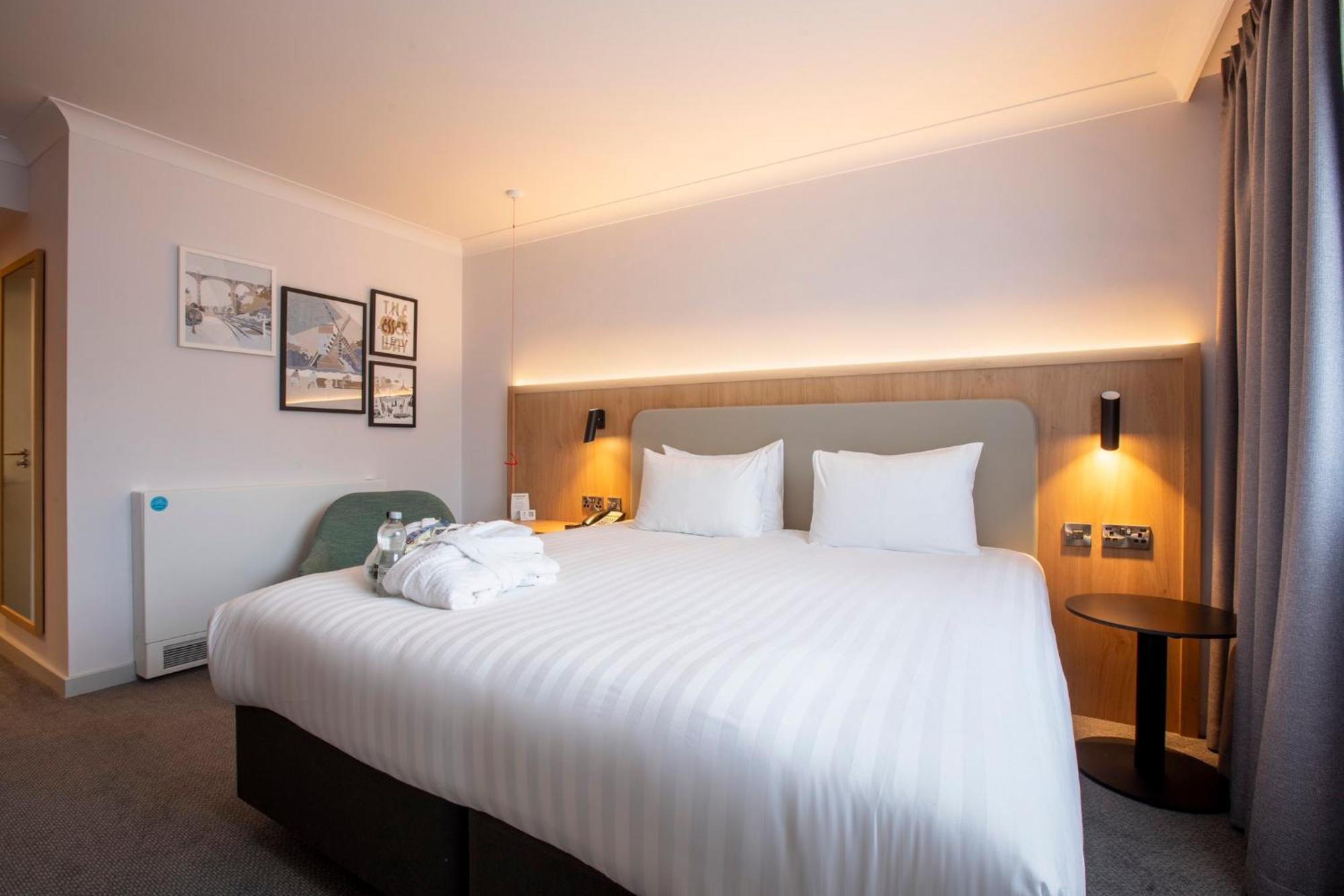 Holiday Inn Brentwood By Ihg Екстериор снимка