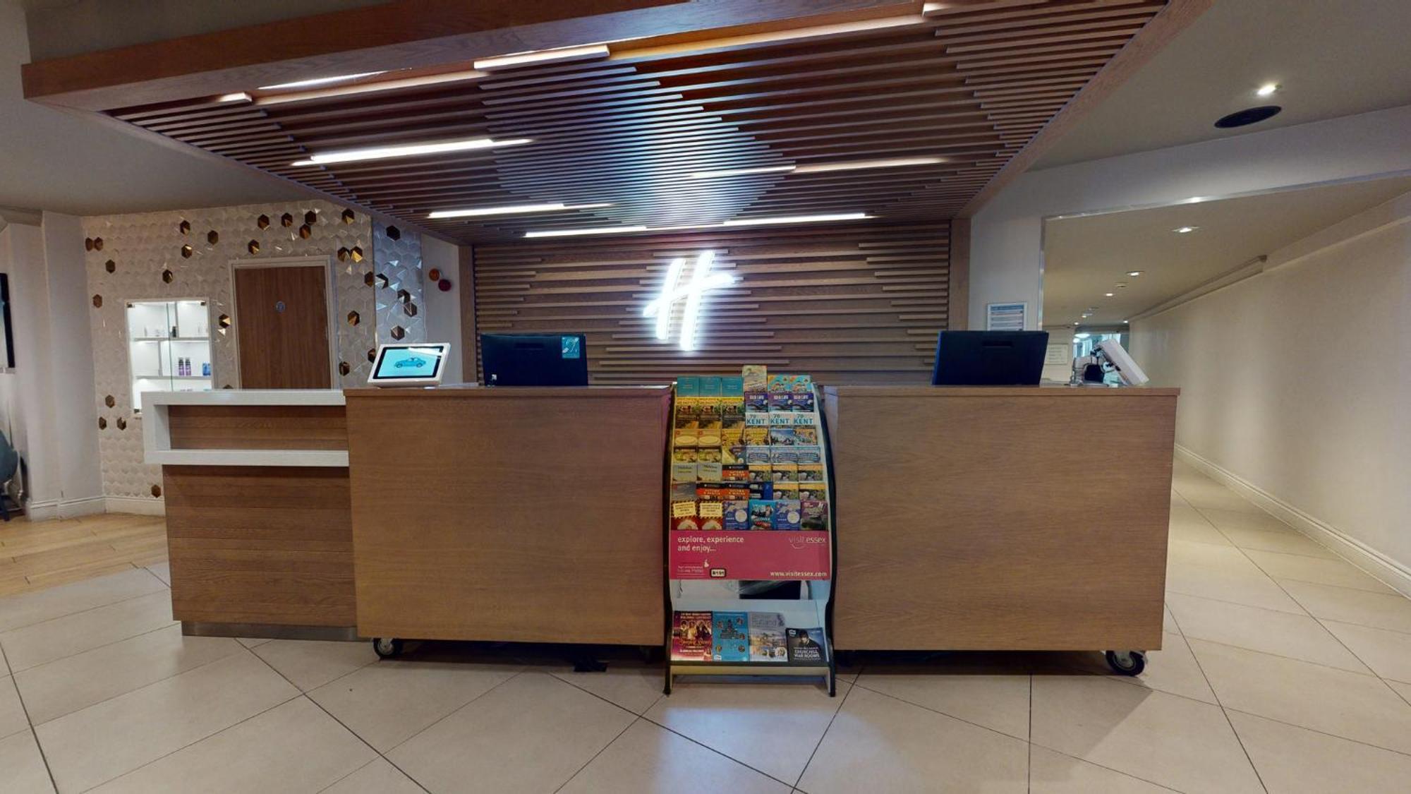 Holiday Inn Brentwood By Ihg Екстериор снимка