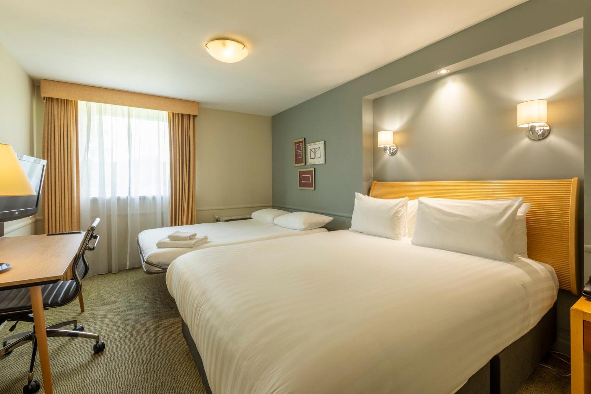 Holiday Inn Brentwood By Ihg Екстериор снимка