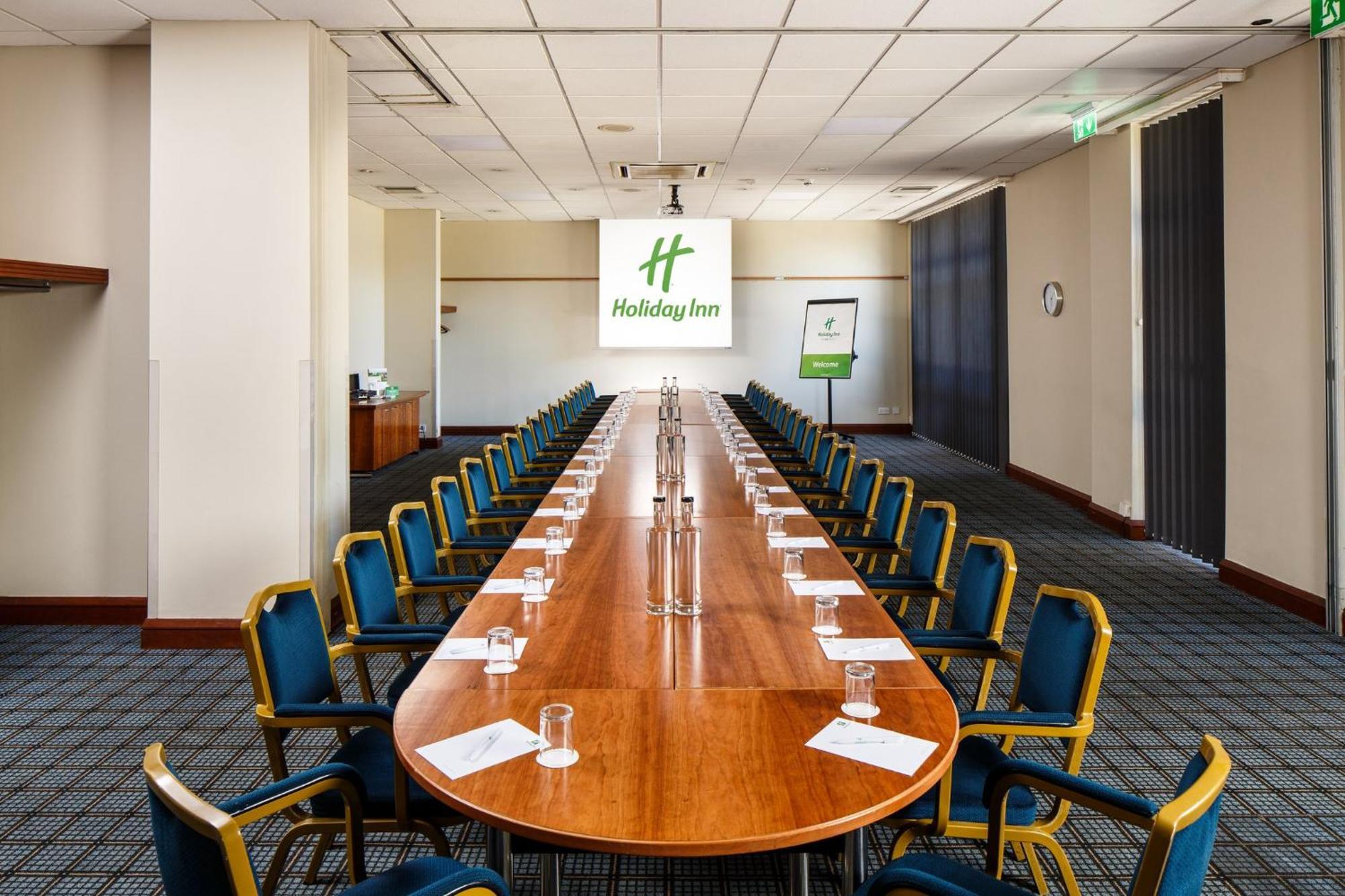 Holiday Inn Brentwood By Ihg Екстериор снимка