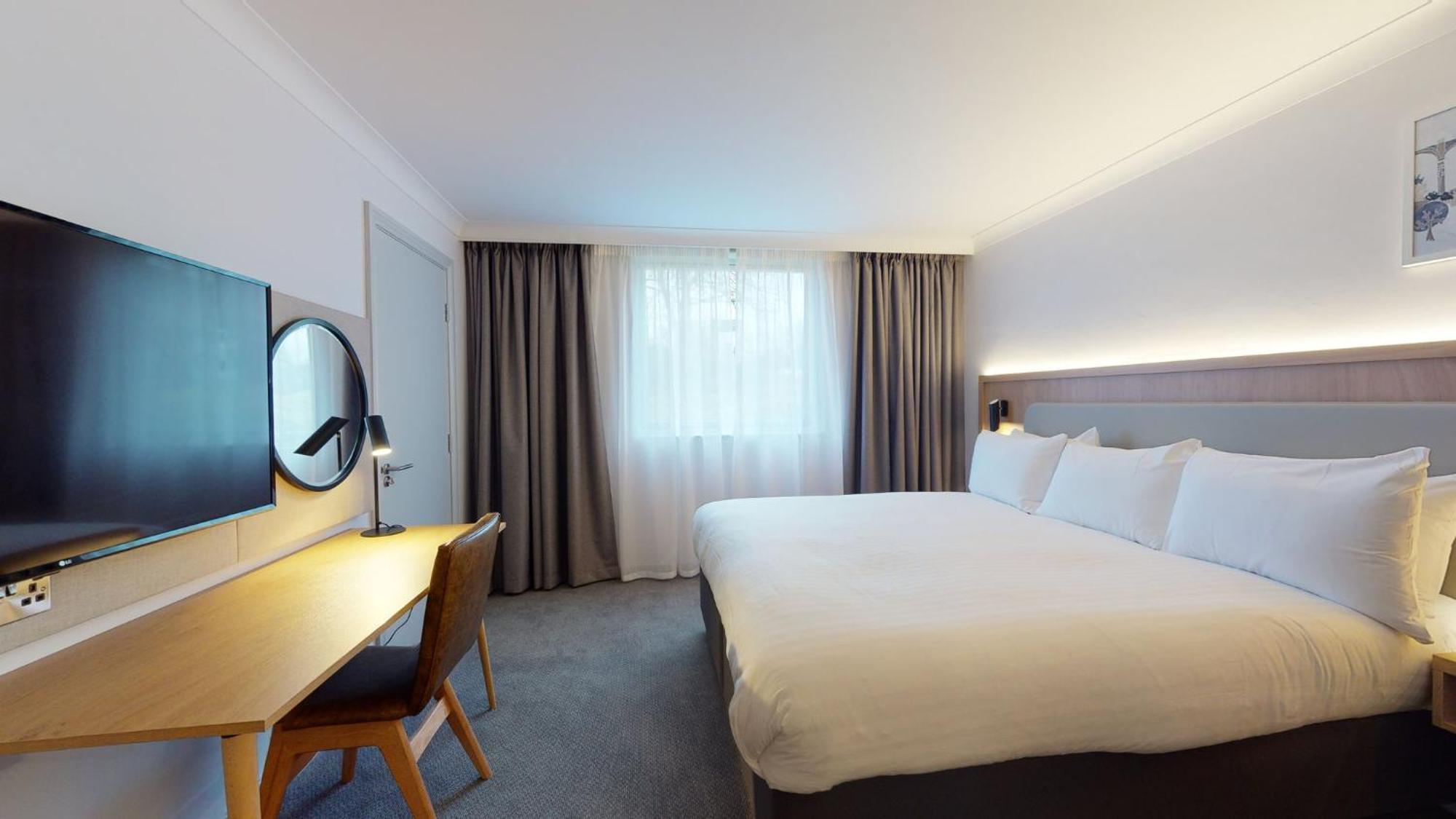 Holiday Inn Brentwood By Ihg Екстериор снимка