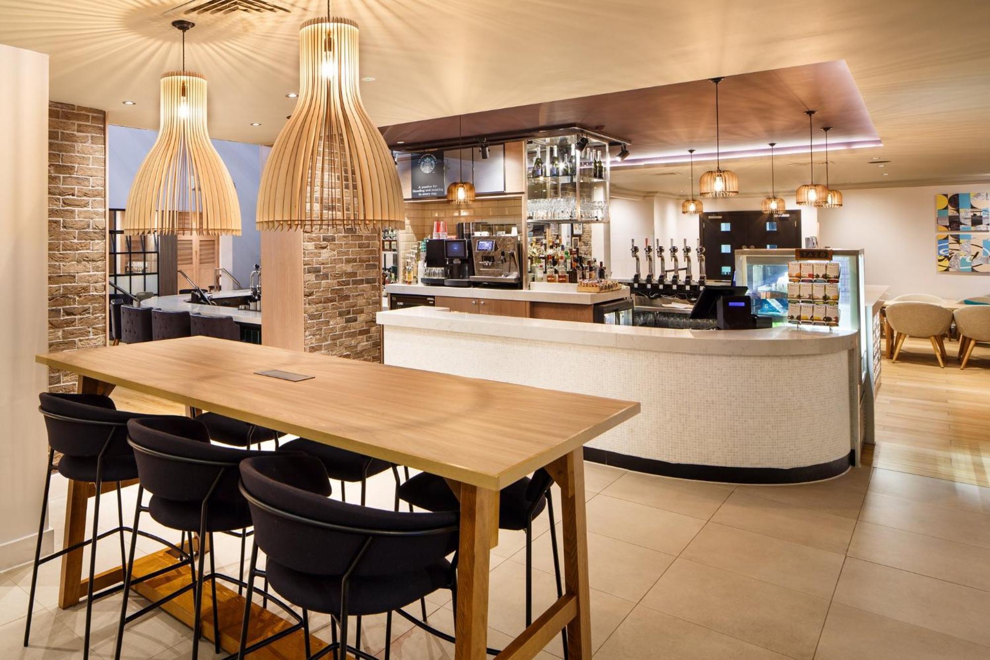 Holiday Inn Brentwood By Ihg Екстериор снимка